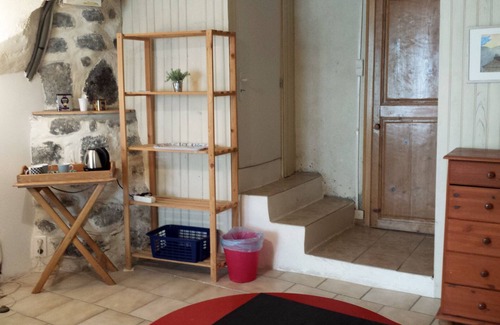 Alba-la-Romaine House | Independent room. Atypical house. Medieval hamlet at the foot of the volcanic neck