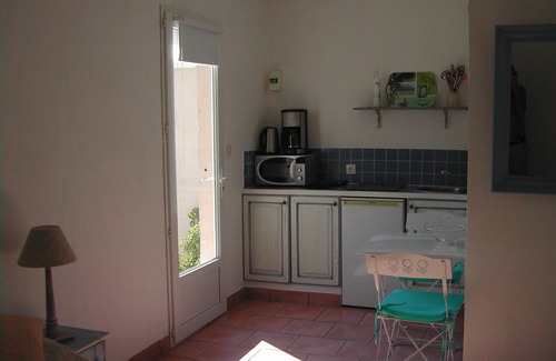 Tourtour Apartment | independent studio facing the pool