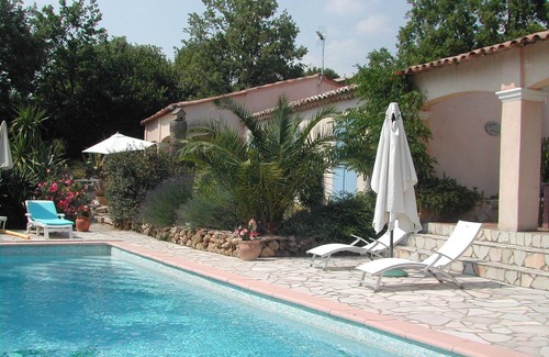 Tourtour Apartment | independent studio facing the pool