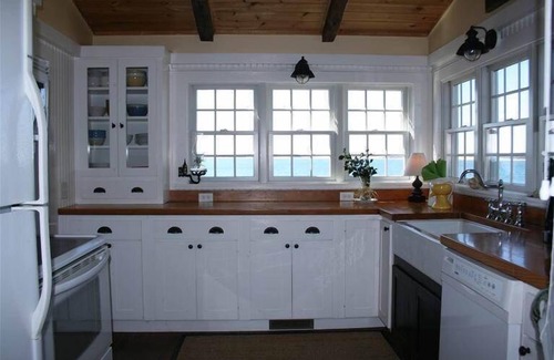 Indian Neck Heights House | Indian Neck 2BD Waterfront-RIGHT ON THE BEACH, A/C, Direct Beach Access, Amazing Water Views & Sunsets