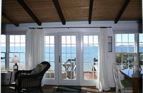 Indian Neck Heights House | Indian Neck 2BD Waterfront-RIGHT ON THE BEACH, A/C, Direct Beach Access, Amazing Water Views & Sunsets