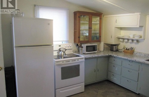 Meota House | Indian Summer in Meota – 2 bdm Lakeview Cabin Getaway in Meota, Sask