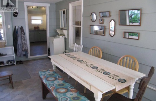 Meota House | Indian Summer in Meota – 2 bdm Lakeview Cabin Getaway in Meota, Sask