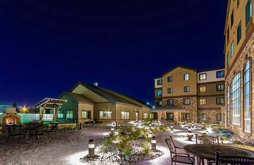 Grand Forks Condo | Indoor Pool & Hot Tub. Free Breakfast. 15 Min Walk to University of North Dakota.