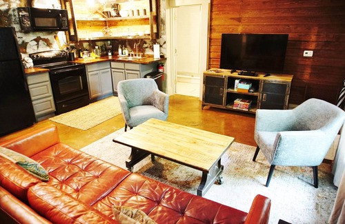 Seminole Heights House | Industrial chic guesthouse