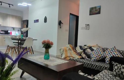 Klang Apartment | Infinity pool apartment with stunning sunset view - GM Remia Residence Ambang Botanic