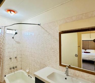 Soldiers Hill Hotel | Inland Oasis Motel