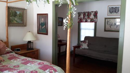 Fletcher Hotel | Inn at Buck Hollow Farm