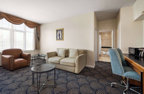 Great Neck Plaza Hotel | Inn at Great Neck