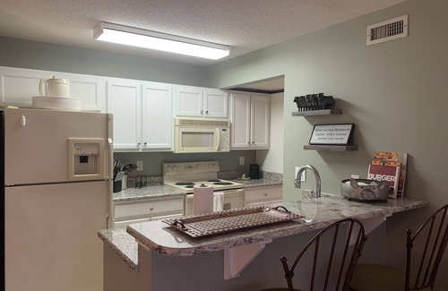 Snug Harbor Condo | Inner Banks Condo With Golf Course and Marina Access