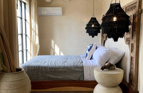 La Cruz Hotel | IntimaTerraza con vista a la mejor calle de Qro.