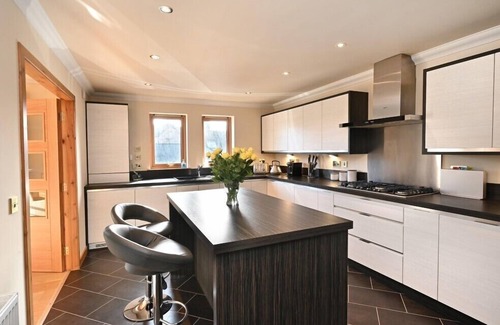 Inverness City Centre Cottage | INVERNESS CITY APARTMENT, family friendly in Inverness
