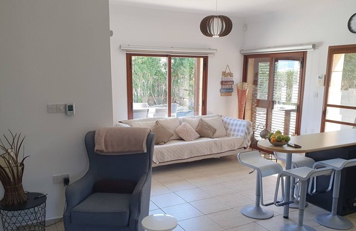 Kayalar Villa | Inviting 3-Bed Villa in Kayalar