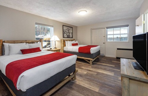 Iron Mountain Hotel | Inviting Lodge with Family-Friendly Amenities - Near Local Attractions