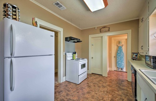 North Overton House | Inviting Lubbock Home > 1 Mi to Downtown
