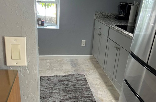 Oak Knoll - Redwood Park House | Inviting New Efficiency Apartment on Eagle Hill in Redwood City