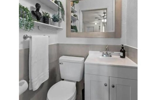 Bryant Apartment | Inviting Oasis - Cozy, Spotless, and Comfortable Room