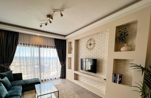 Gastria Apartment | Iona Pool 2-bdr Apartment (Caesar Blue)