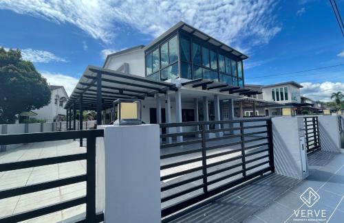 Taman Lapangan Terbang House | Ipoh Mansion House 21 by Verve (14pax) EECH74