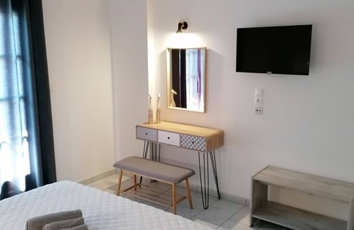 Agios Konstantinos Hotel | Iro's Residence