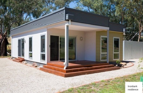 Homewood House | "Ironbark" @ Yea Springs - affordable luxury right on the Railtrail