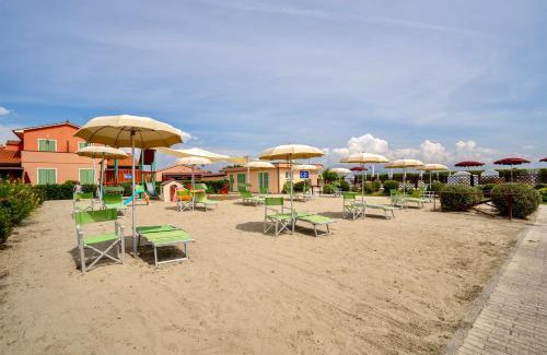 Vada Apartment | ISA-Residence with swimming pool in Mazzanta at only 600 meters from the beach, apartments with air conditioning and private outdoor area