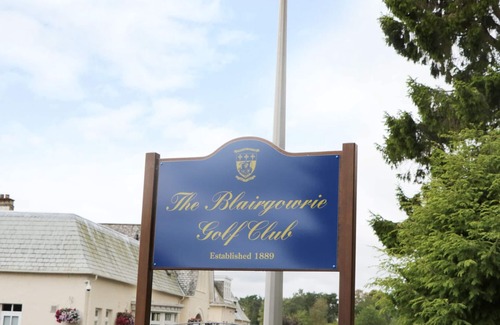 Murthly Cottage | ISLA COTTAGE, pet friendly, with a garden in Blairgowrie