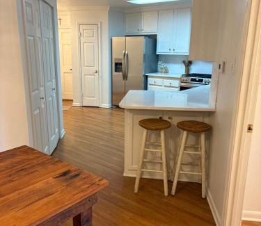 Jarreau House | Island getaway 11 beds 4 bedrooms