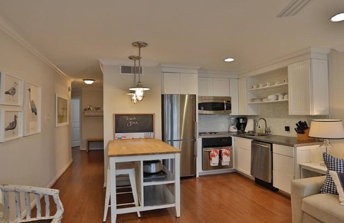 Galveston Condo | "Island Getaway" Top Floor 1BR condo ON THE BEACH!