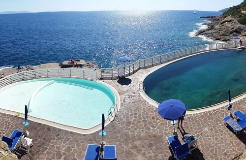 Capo D'arco House | Island D Elba Capo D Arco: Villa on the promontory among flowers and scents