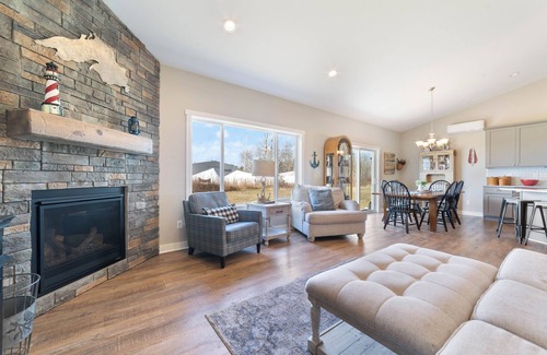 Superior House | ISLAND OASIS - Immaculate & Newer 3BR/3BA home + GAME ROOM. Ice Fishing/Skiing+