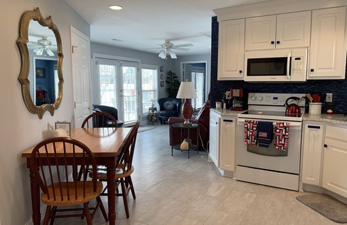 Chapin Cottage | Island Trail's Sunset Cottage on Beautiful Lake Murray - Now with King Size bed!