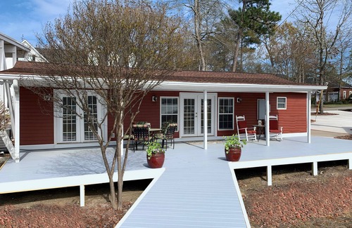 Chapin Cottage | Island Trail's Sunset Cottage on Beautiful Lake Murray - Now with King Size bed!