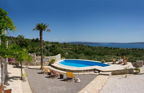 Kastela Ski Chalet | Isolated Stone House "Angelo"