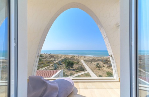 Caucana-finaiti-casuzze-finaiti Nord Villa | Amelia, charming villa directly on the sandy beach and with a beautiful sea view