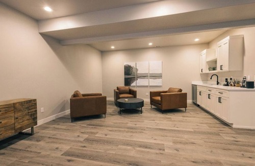 Arlington House | It Feels Like Paradise close to Angel Of The Winds Casino Resort