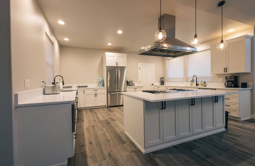 Arlington House | It Feels Like Paradise close to Angel Of The Winds Casino Resort