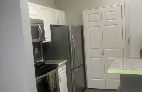 Las Colinas Apartment | It is a shared place. I work from home, day shift. Welcome and enjoy your stay.