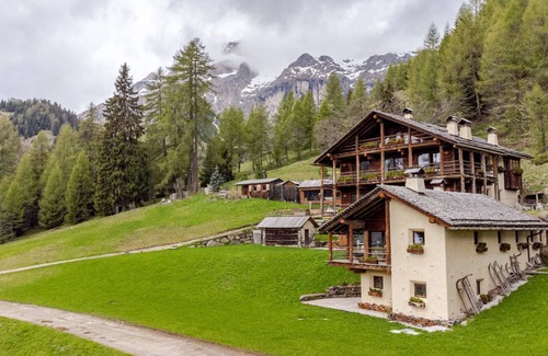 Livinallongo del Col di Lana Ski Chalet | Chalet Dolomites: Ski&Spa Deluxe - Chalet Dolomites Luxe: Spa & Pools