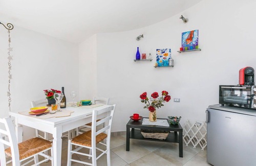 Rosignano Solvay Apartment | Beautiful apartment for 2 guests with WIFI, TV, terrace and pets allowed