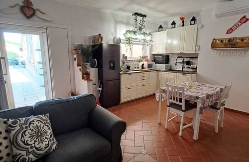 Rosignano Solvay Apartment | Ilmareaduepassi, Accogliente ed Elegante Appartamento a Pochi Passi dal Mare