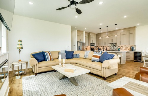 Galveston House | It's Time for a Happy Ohana! Dog Friendly, Fenced Yard, Short Walk to the Beach