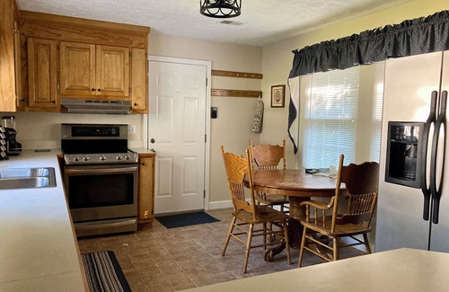 Easley Cottage | Ivy Cottage - Charming 3-bedroom country cottage in beautiful Dacusville area