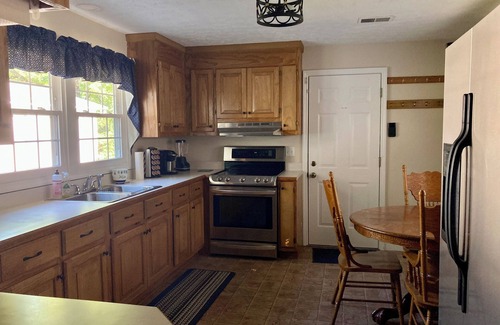 Easley Cottage | Ivy Cottage - Charming 3-bedroom country cottage in beautiful Dacusville area