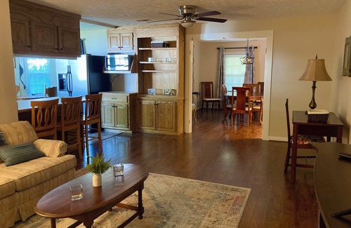 Easley Cottage | Ivy Cottage - Charming 3-bedroom country cottage in beautiful Dacusville area