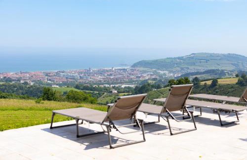 Zarautz House | Izetaerdi - Casa con encanto y vistas únicas by Egona