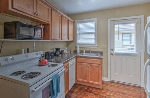 Midtown Apartment | J 82 · Peaceful Retreat in Gated Midtown Community