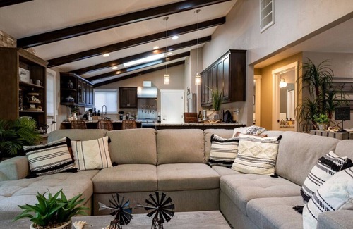 Jacksonville House | Jacksonville Creekside Inn