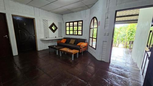 Mizata Hotel | Jaco Mizata Beach and River