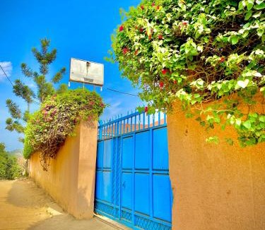 Entebbe House | Jacobin Guest House & Cottages